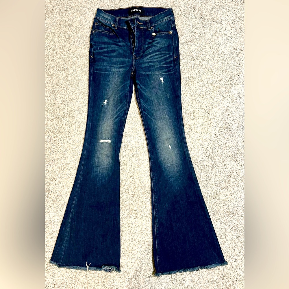 Never worn!! Dark denim. Bell flare, High rise. Frayed bottom. Express brand